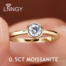 Wedding Rings Lnngy 925 Sterling Silver Band 05ct Round Cut Bezel Solitaire Engagement Ring for Women Trending Jewelry 230801