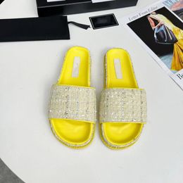 New leather sandals and slippers, ladies' fashion slippers, Joker flat sandals, slippers.