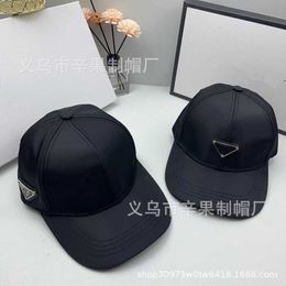 Ball Caps Top Designer Luxury Hat Korean Version Triangle Baseball Cap British Style Fashion Letter p Embroidery Hard Top Sunscreen Sun Iwdn