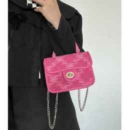 Barbiecoress 2023 Spring/Summer New Rose Red Small Group Handbag Fashionable and Simple Chain Skew Cross Small Square Bag for Women 230802 230802