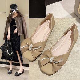 Dress Shoes Elegant and Sweet Pearl Bow Low Heeled Flat Soft Leather Comfortable Slippers Round Toe Party 230801