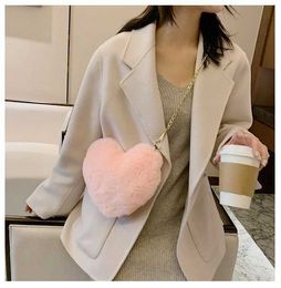 Barbiecoress New Valentine's Day Chain Plush Heart shaped Bag Female Skew Span Bag Peach Heart shaped Love Little Bag Girl 230802