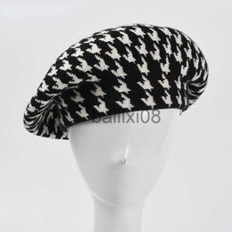 Stingy Brim Hats 2022 New Women's Autumn and Winter Houndstooth Beret Korean Version Fashion Retro Knitted Painter Hat Warm Beret J230802