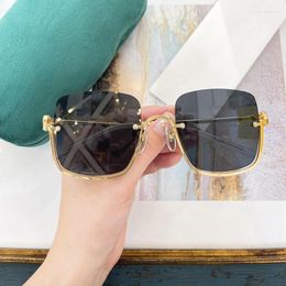 Sunglasses Fashion Women Petals Classic Vintage Style Brand Designer BOX Round Frame Oculos Gafas De Sol Eyewear