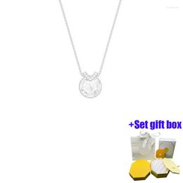 Chains Fashionable And Charming Silver Round Pendant Jewellery Necklace Suitable For Beautiful Women To Wear