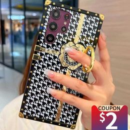 Cell Phone Cases Luxury Gold Case For Galaxy S23 S22 Ultra S21 S20 FE Note20 Ultra A13 Cover Stand Ring Fundas A53 A12 A52S A71 Coque Capa Brand L230731