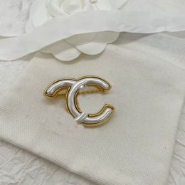 2023 Luxury quality charm brooch with white shell beads in 18k gold plated have box stamp PS7458B