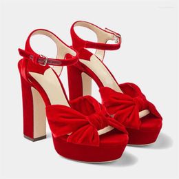 Сандалии черный красный бархатный кросс -полоса лодыжка лодыжки с толстой каблук платформы для платформы женская туфли сандалии ремешок