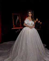 Stylish Ball Gown Wedding Dresses Sleeveless Bateau Sequins Appliques Diamonds Floor Length Beads Lace-up 3D Lace Crystals Bridal Gowns Dress Vestido de novia