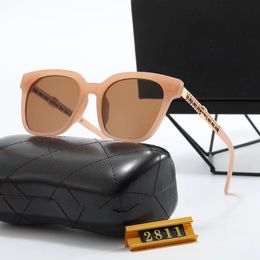 Women Sun Glasses Designer Sunglasses Mens Shades with Letter Outdoor Classic Style Eyewear Traveling Sunglass Black Grey White Beach Shade