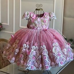 2023 Pink Flower Girls Dresses for Wedding Short Sleeeves Satin Lace Appliques Beads Flowers Children Kids Party Communion Gowns Ball Gown Back with Bow Floor