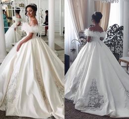 Modern Ivory Satin Ball Gown Wedding Dresses Luxury Furs Lace Off The Shoulder Arabic Aso Ebi Princess Bride Reception Gowns Court Train Plus Size Formal Robes CL2661