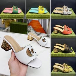 2023 Luxury designer Women CUTOUT slipper flat sandals slide Interlocking Cut-out Slides Sandal Millennials Leather genuine leather rubber sole suede leather b4