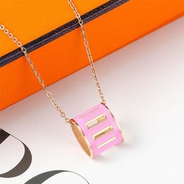 Luxury Designer Pendant Necklaces Women 18K Gold Letter Necklace Couples Party Holiday Quality Jewellery