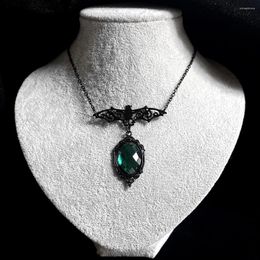 Pendant Necklaces Gothic Bat Venom Cameo Necklace For Men Women Fashion Witch Jewellery Accessorie Gift Alternative Green Crystal Choker