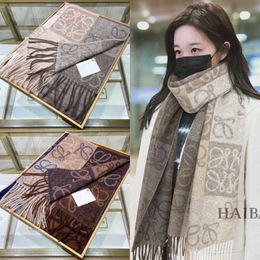 Classic designer cashmere warm scarf Milk Tea Chess Card Checker Letter Double sided Cashmere Scarf for Women Autumn and Winter Rowe Jacquard Wool Couples