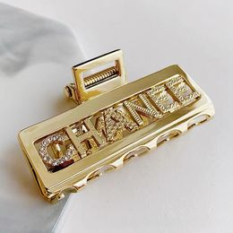 C Brand Luxury Letters مصمم مجوهرات مشابك الشعر 18K GOLD HALLOW HAIR CLIPS HAIRIPS PIN