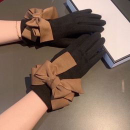 Large Butterfly StrapDrill Warm Mittens Luxury Women New Wool Gloves With Velvet Lining High-Grade Sheepskin Gloves Strap Box