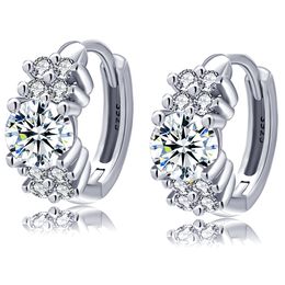 Orecchino a cerchio in oro 18k 3cttw Moissanite per donna 4mm Pietre D Colore Sparkling Creato con diamanti Orecchino 100% 925 Sterling Silver