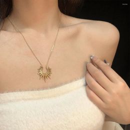 Pendant Necklaces Retro Light Luxury Sun Necklace Girl Metal Semicircle Irregular Spiky Collarbone Chain Men Fashion Sweater Jewelry