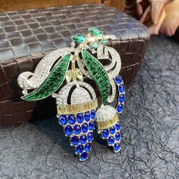 Brooches Vintage Jelly Glass Inlaid With Fashion Exquisite Grape Style Brooch Jewellery For Woman Trend