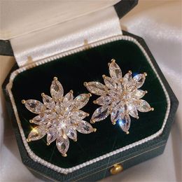 Stud Exaggerated Luxury Crystal Flower Earring s Temperament Elegant Fashion Design Wedding Party Jewelry Valentine Gifts 230802