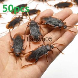 Party Decoration 550Pcs Halloween gadget Plastic Cockroaches Joke Decoration Props Rubber Toy Gags Practical Jokes Toys Plastic Bugs Cockroach x0803