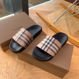 Impressão vintage Tartan Slipper Sandal Sapatos casuais Slide de borracha Designer de luxo Sliders Summer ao ar livre para homens da praia Slippers planos de viagens de viagem Sandale Plaid Sandale