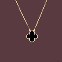 Fashion Pendant Necklaces for Women Elegant 4/four Leaf Clover Locket Necklace Highly Quality Choker Chains Designer Jewelry 18k Plated Gold Girls GiftQUGL