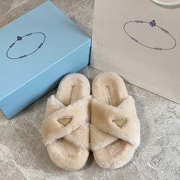 classic teddy bear sandals Designers sandal with box Luxurys flat base Shoes popular lady 8size house Slipper fur Slippers fluffy slides high quality triangle Slide