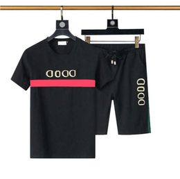 Mens Beach Designers Tracksuits Summer Suits 2023 Fashion T Shirt Seaside Holiday Shorts Sets Man S 2024 Luxury Outfits Sportswears