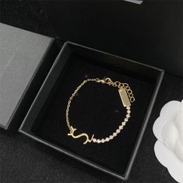 Designer Jewelry Bracelets Diamond Fashion Bracelet Letter Womens Wristband Cuff Chain Crystal Gold Plated Stainless Steel Wedding Lovers