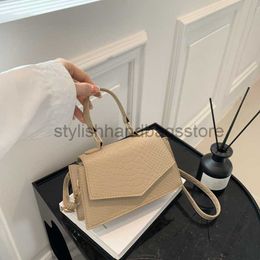 Shoulder Bags Yangqi Shoulder Bag 2023 Spring New Women's Handheld Korean Version Fashion Simple Cross Body Snake Pattern Small Square Bagstylishhandbagsstore