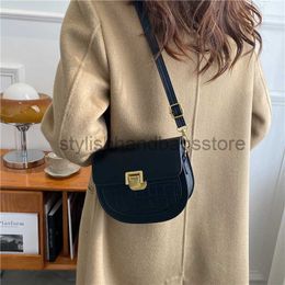 Shoulder Bags Textual bag for women in autumn and winter 2023 new trend with crossbody bag fashionable shoulder bag saddle bag trendstylishhandbagsstore