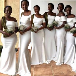 2023 Nya sydafrikanska sjöjungfru vit brudtärklänningar elegant en axel kort ärm lång hembiträde