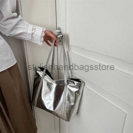 Shoulder Bags Silver Commuter Tote Bag 2023 Summer New Trendy and Fashionable Small Pack for Women Large Capacity Simple One Shoulder Largestylishhandbagsstore