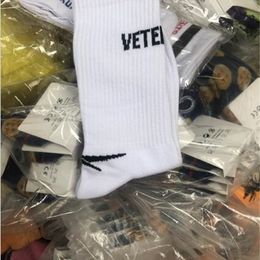 Sports Socks brand VETE socks classic joint letter net red street sports socks cotton men and women middle tube socks 230803