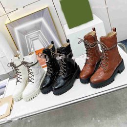 Designer Boots Women Boot Genuine Leather Shoes Ankle Boot Classic Martin Booties Platform Winter Lace 8 Hole Boots Thick Bottom Booties