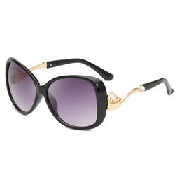 Sunglasses For Women Vintage Woman Sunglases Womens Fashion Luxury Ladies Sun Glasses UV 400 Trendy Ladies Oversized Rhinestone Designer Sunglasses 3L8A02