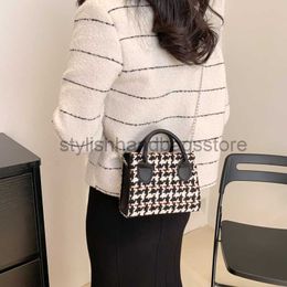 Shoulder Bags Autumn and winter French niche grid portable small bag for women 2023 new trendy and versatile one shoulder crossbody bagstylishhandbagsstore