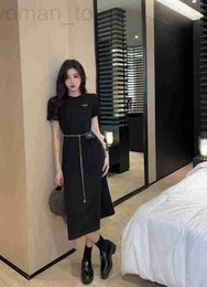 Basic & Casual Dresses Designer P Family 23 Chest Triangle Decoration Long T Dress Simple and Generous Design Chain Waistband 16U7