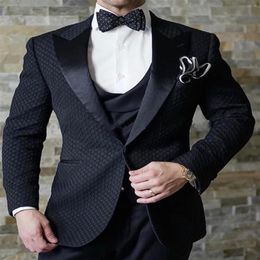 Handsome Groomsmen Peak Lapel Groom Tuxedos Mens Wedding Dress Man Jacket Blazer Prom Dinner 3 Piece SuitJacket Pants Tie Vest B322C