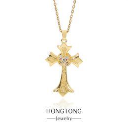 Pendant Necklaces HONGTONG Selling Micro Inset Zircon Copper Plating Cross Necklace Female Titanium Steel Clavicle Chain Accessories