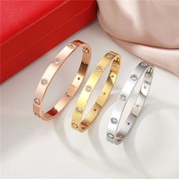 Armbänder Buchstaben Armreif Schraube Titan Stahl Manschette Schrauben Armreifen für Frauen Luxus Designer Schraubendreher Designer Armbänder Herren JewleryQ1