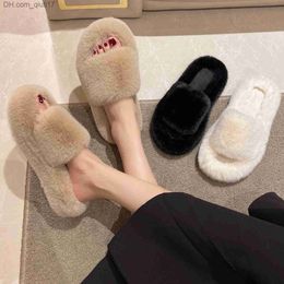 Slippers Classic design women's plush slider winter fur slider fluffy faux fur home slider flat board shoes women's flip Z230805