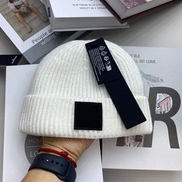 Gorro de designer chapéu de malha chapéu de lã à prova de vento quente e de alta qualidade chapéu casal tamanho 54-58cm produtos de alta qualidade