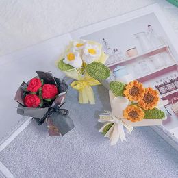 Fiori decorativi Mini bouquet all'uncinetto artificiale San Valentino della madre dell'insegnante Girasole Rosa Regalo Pianta per auto Decorazione per feste domestiche