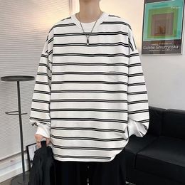 Men's T Shirts Black And White Striped Long Sleeved T-shirt 2023 Spring Autumn Korean Style Youth Loose Round Neck Half Sleeve Top