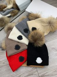 Design top warm hat scarf set Hat men and women winter 2 piece shawls Designer hat scarf Wool Hawaiian scarf Hat glove set box