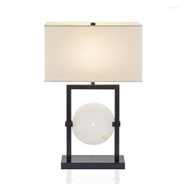 Table Lamps Chinese Retro LED Lamp Creative Modern Minimalist Study Bedroom Living Room Lucite Fabric Shade Bedside